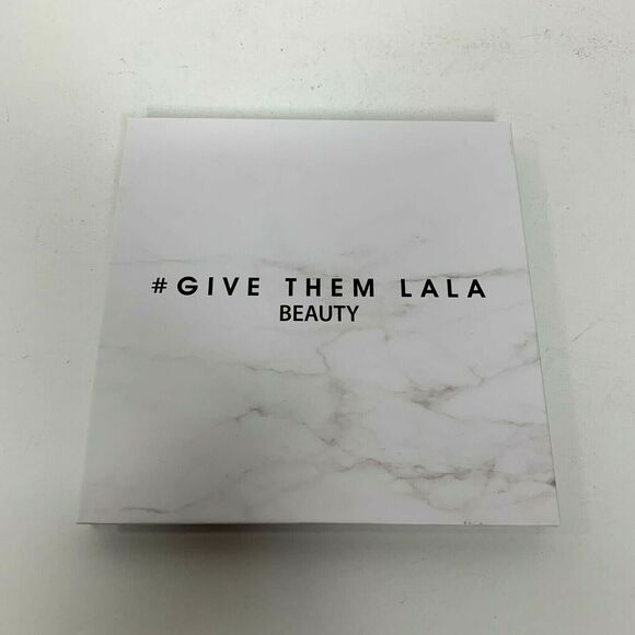 GIVE THEM LALA BEAUTY Eyeshadows The Grown Woman Palette High Pigment Blendable - Picture 6 of 9